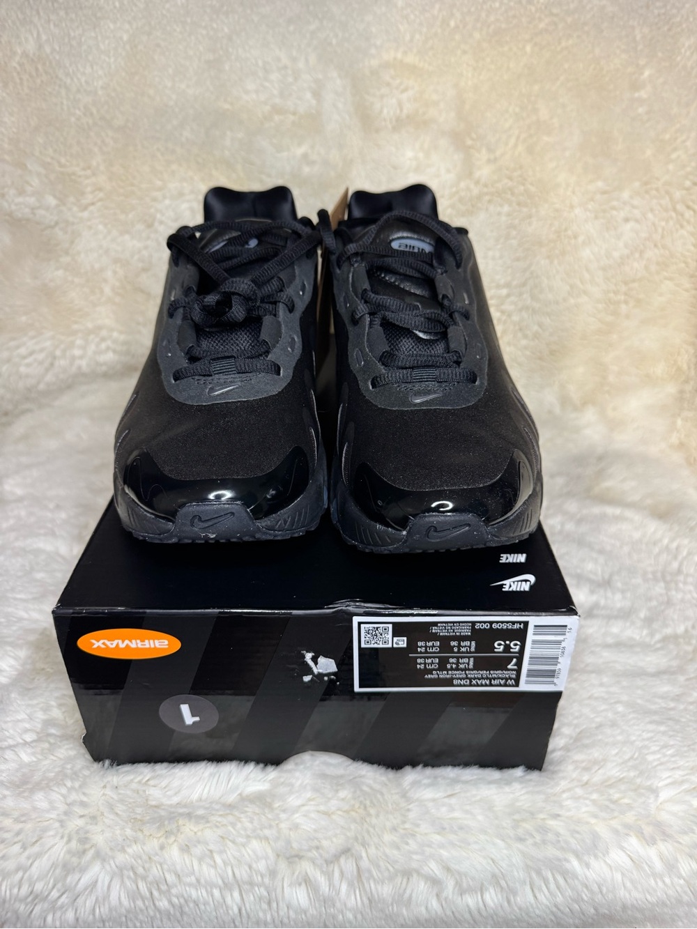 Women’s Air Max DN8- New in Box - Picture 3 of 6